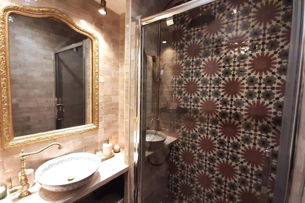 Midnight In Paris Montmartre Apartment Екстериор снимка