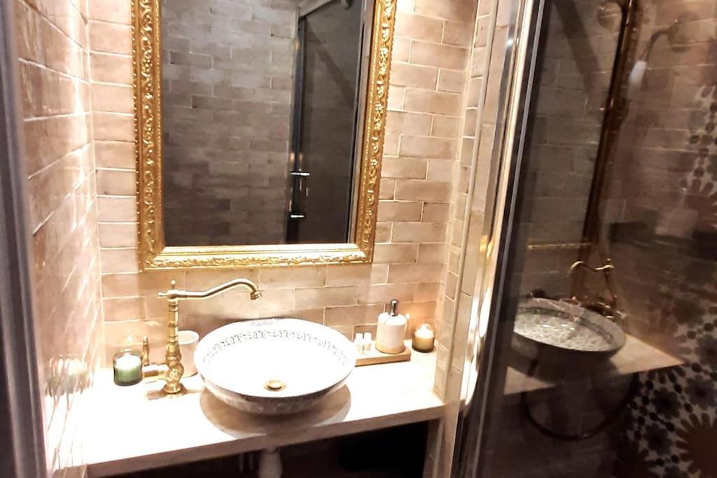 Midnight In Paris Montmartre Apartment Екстериор снимка